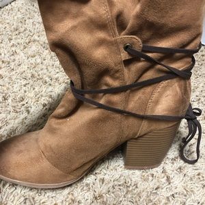 Qupid size 9 suede boots.